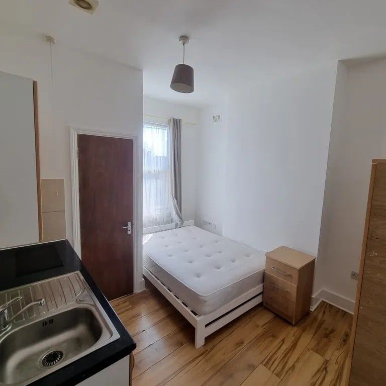 Studio Flat, Parkhurst Road, N22 - Photo 1