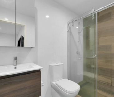 beautiful 2 Bedroom Apartment - Available Now! - Photo 2