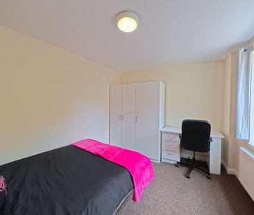 3 bedroom end of terrace house to rent - Photo 1