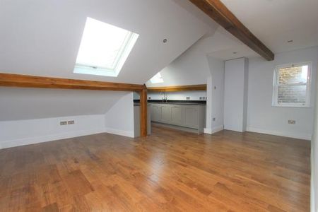 Two Bedroom Bright Split Level Loft Apartment to Let in Streatham - Photo 2