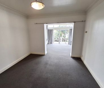Spacious Hataitai Flat For Rent - Photo 5