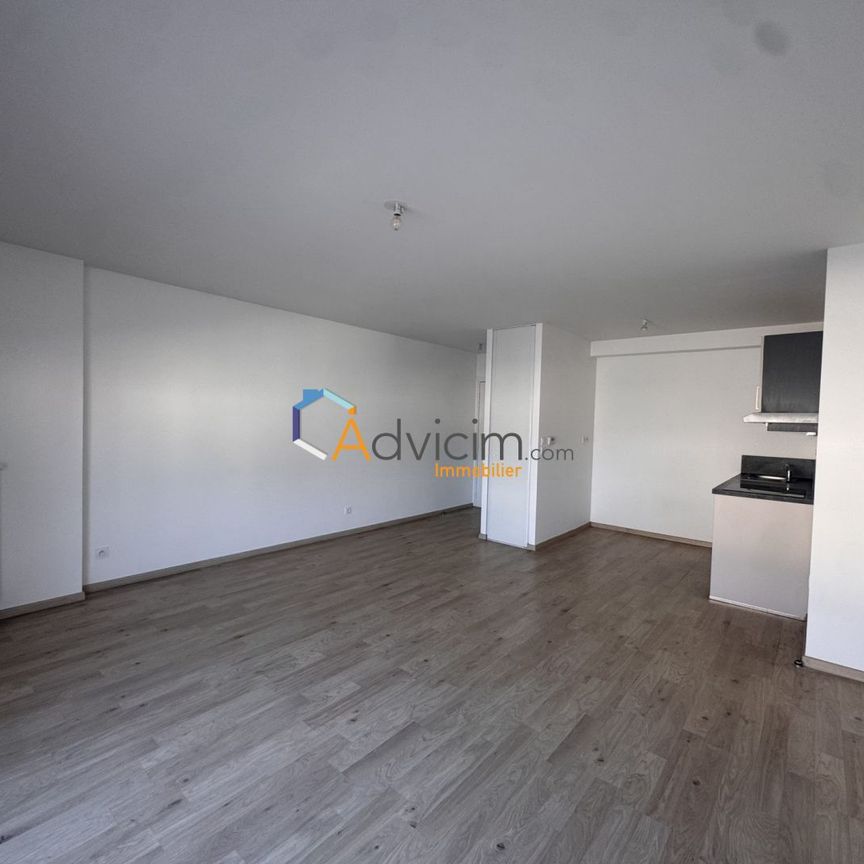 Appartement à louer ST JEAN DE LA RUELLE - Photo 1