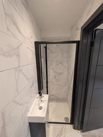 Court Mead, Northolt UB5, London - Photo 2