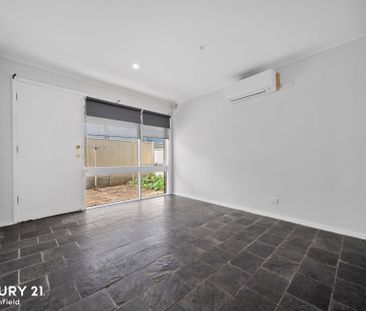 Stunning 6 Bedroom Home - Photo 4
