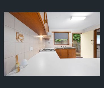 Fantastic Two-Bedroom Townhouse: Quiet, Central Pocket - Photo 6