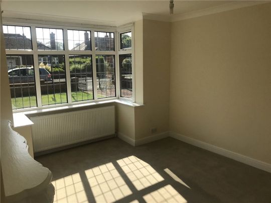 Available now, 14 Filey Avenue is a beautifully presented, five bedroomed, semi-detached property located only a short walk away from Ripon Grammar School. - Photo 1