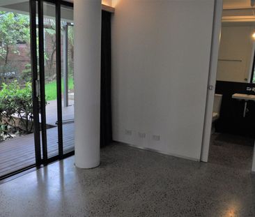 Studio Apartment UTILITIES INCLUDED - Photo 5