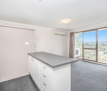 Top Floor Living - Photo 4