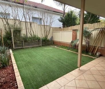 Modern Split-Level Townhouse in Quiet Kingsford Street - Photo 5