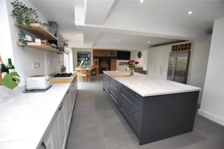 CM11, Norsey Road, Billericay - Photo 2