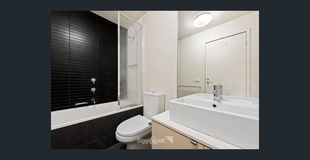 2 BEDROOM PENTHOUSE APARTMENT WITH VIEWS - Photo 1