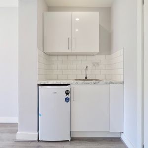 Studio Flat, Oxford Road, RG30 - Photo 2