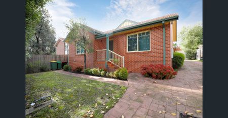 Conveniently located with loads of natural light - Photo 3