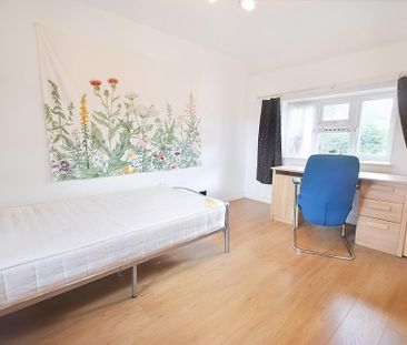 3 bedroom semi-detached house to rent - Photo 2