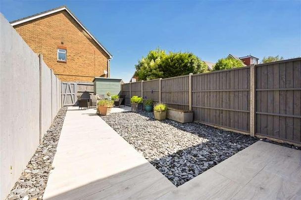 School Close, Westergate, PO20 - Photo 1