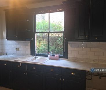 3 bedroom end of terrace house to rent - Photo 1