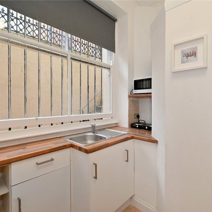 Studio to rent - Photo 1