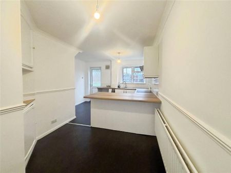 3 bedroom semi-detached house to rent - Photo 3