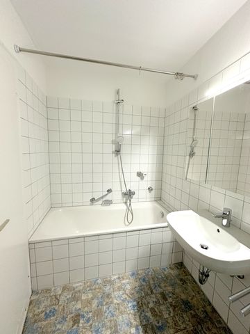 Schönes WG-Zimmer in einer reinen >FRAUEN Wohngemeinschaft< in der Lörracher Innenstadt! - Photo 2