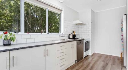 Modern and sunny stand alone house - perfect for a family: - Photo 4