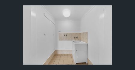 Renovated, air conditioned, close to the beach! - Photo 4