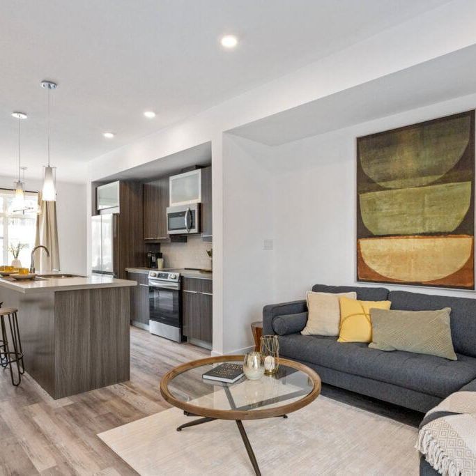 Edmonton Unfurnished townhouse Rental in West Jasper Place - Dual Master Bath Brand New Townhome! - Photo 1