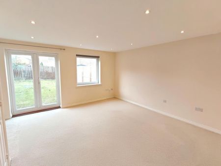 3 bedroom semi-detached house to rent - Photo 3