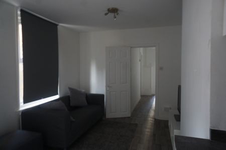 Room in a Shared House, Burlington Road, SO15 - Photo 4