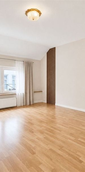 Huis te huur in Sint-Gillis voor € 1.700 met 2 slaapkamers - Photo 1