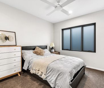 BREAK LEASE - LUX LIVING WITH AC THROUGHOUT - Photo 5