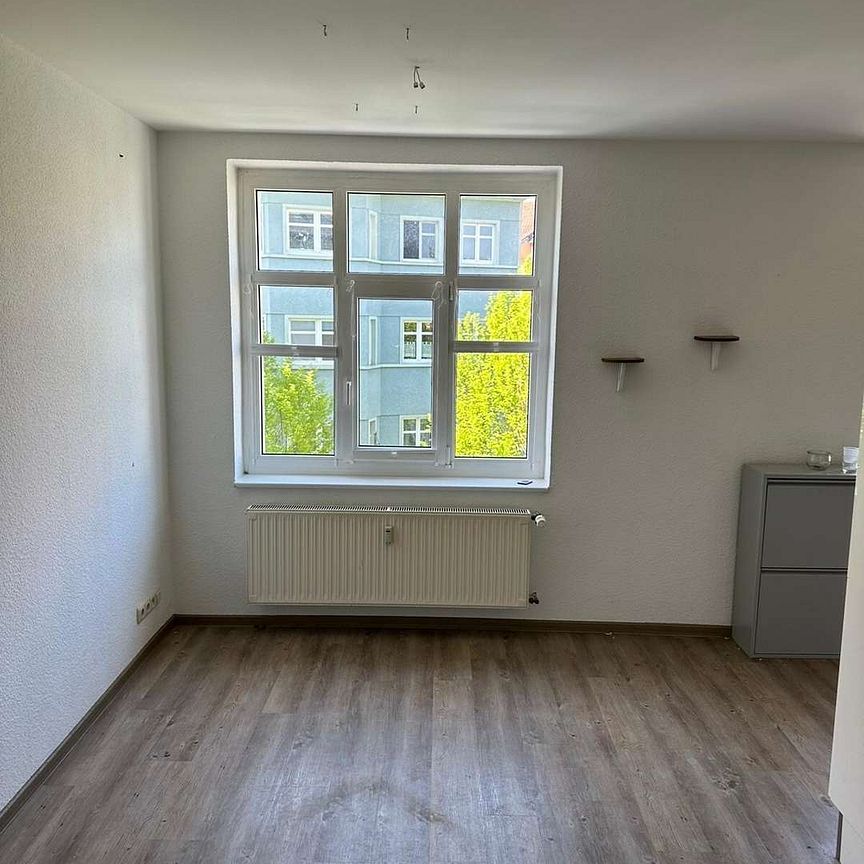 Renoviert 2 Zimmer-Wohnung | mit Einbauküche - Photo 1