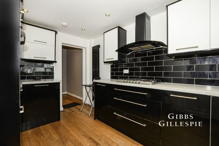 4 Bedroom House to rent - Photo 2