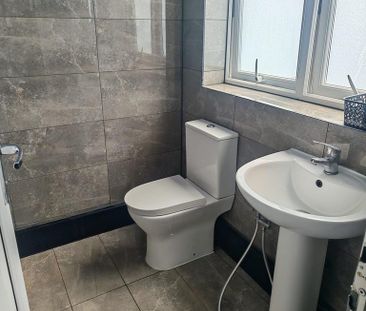 1 bedroom in a house share to rent - Photo 1