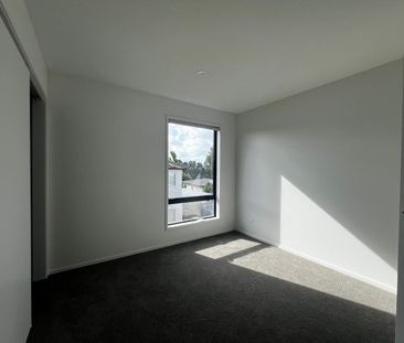 Near new 2 bedroom 2.5 bathroom on Divich - Photo 4