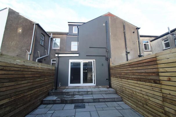 6 bedroom house to rent - Photo 1