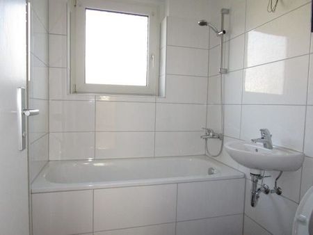 Über den Dächern von Recklinghausen: frisch renovierte 3-Raum-Wohnung - mit Panoramabalkon - Foto 5