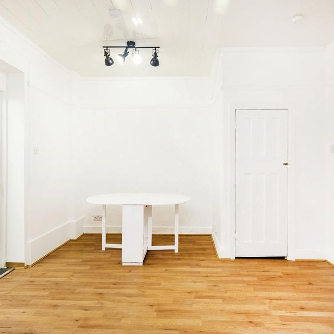 4 bedroom terraced house to rent - Photo 1