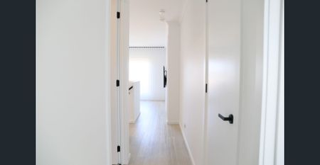 Bright & Spacious 3-Bedroom Home Plus Study - Perfect Location! - Photo 5