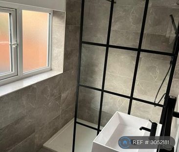 3 bedroom flat to rent - Photo 3