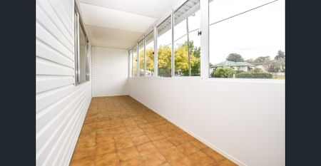 Charming Perry Oval Home - Photo 3