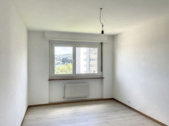 Entièrement rénové, appartement de 3 pièces au 2ème étage - Photo 1