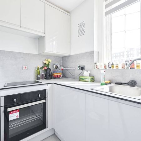 Studio Flat, Bryanston Square, W1H - Photo 3