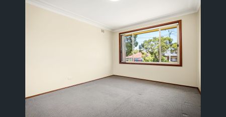 Neat, Bright & Well-Located 3-Bedroom Family Home - Photo 2