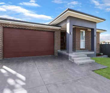 “MODERN FAMILY HOME!” - Photo 3