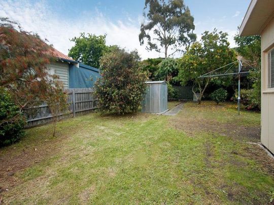 9 Lincoln Avenue, Oakleigh VIC 3166 - House For Rent | Domain - Photo 1