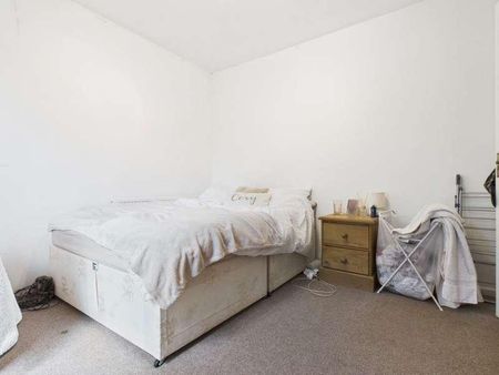 Staplefield Drive, Brighton, BN2 - Photo 2