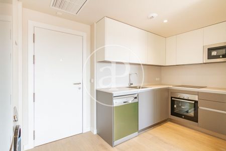 Flat for rent in Madrid Río - Photo 2
