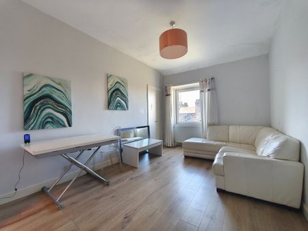1 Bed Flat, South Lorne Place, EH6 - Photo 3
