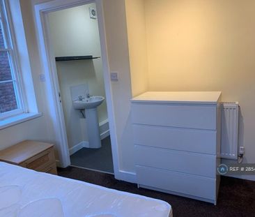1 bedroom in a house share to rent - Photo 3