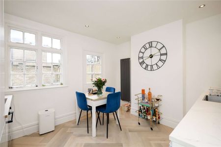 A spacious one bedroom garden flat which has had a full renovation. - Photo 2